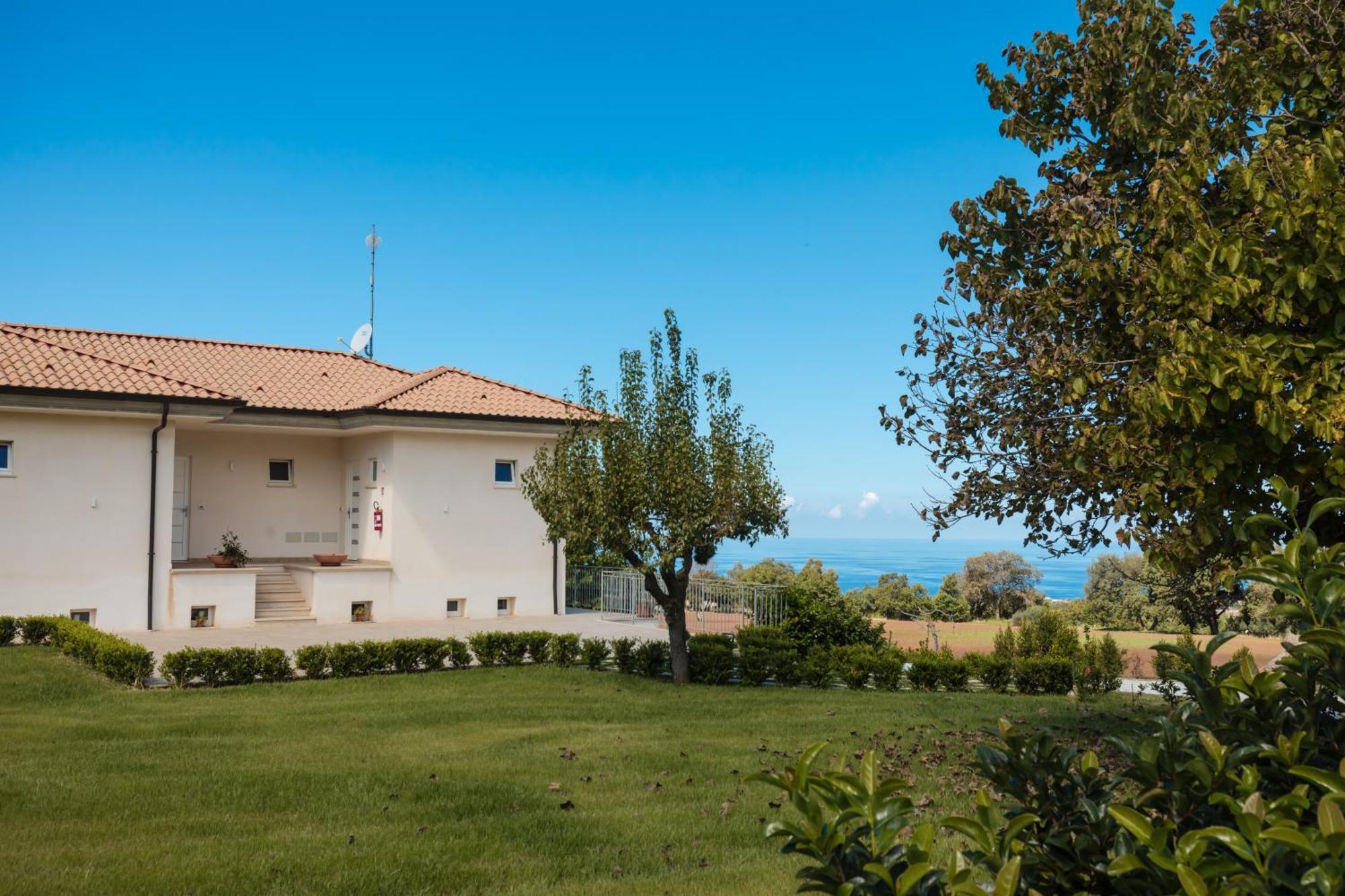 Villa Eirene Ricadi Exteriör bild