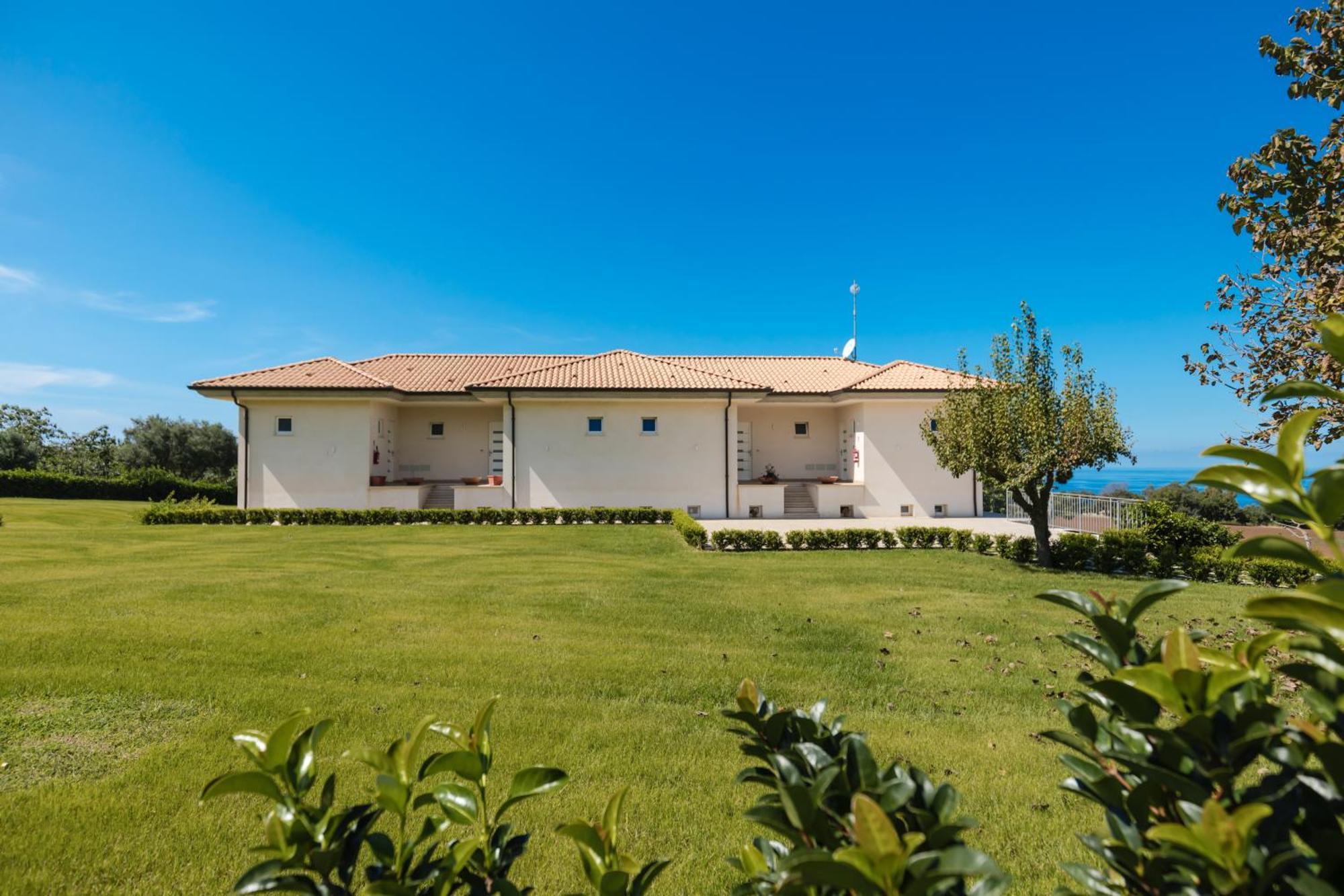Villa Eirene Ricadi Exteriör bild